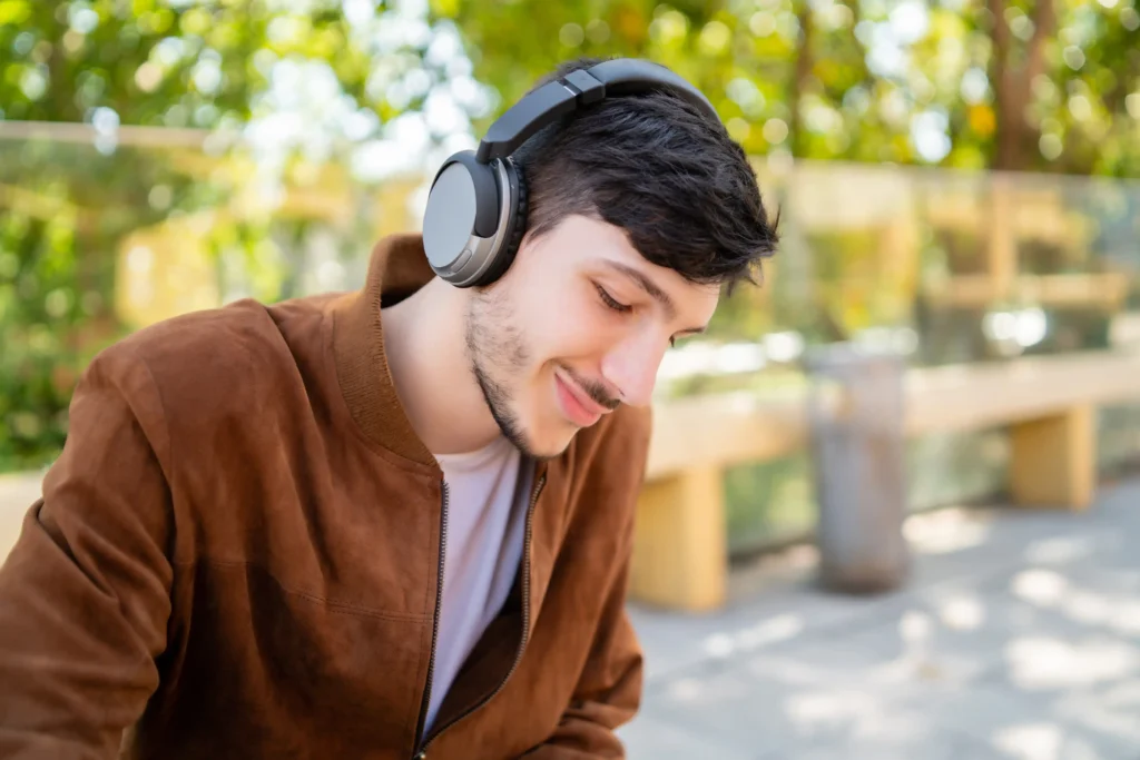 Earphone and Headphone Users